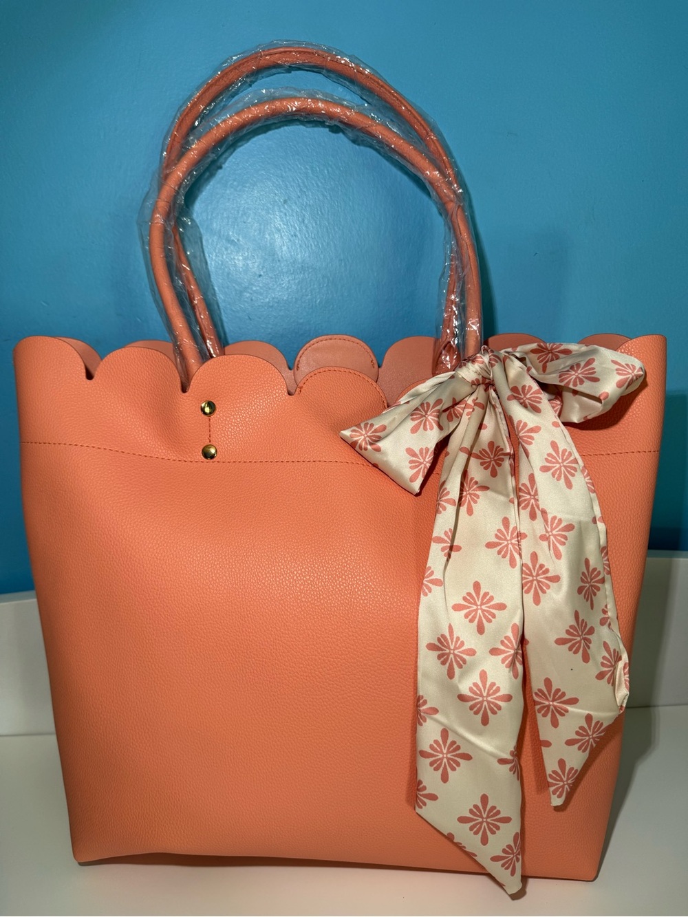 Scalloped Top Pink Faux Leather Tote with Matching Pouch and Scarf - Picture 2 of 13